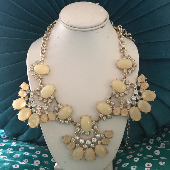 Beautiful opal stone rhinestone statement necklace - Picture 2 of 2